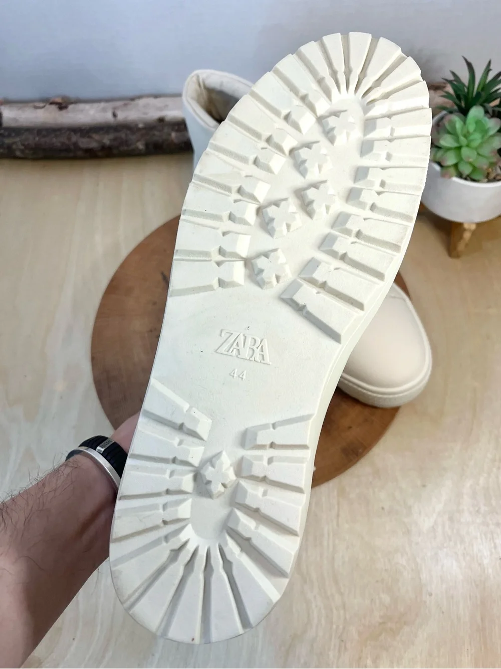 Zara modern statement